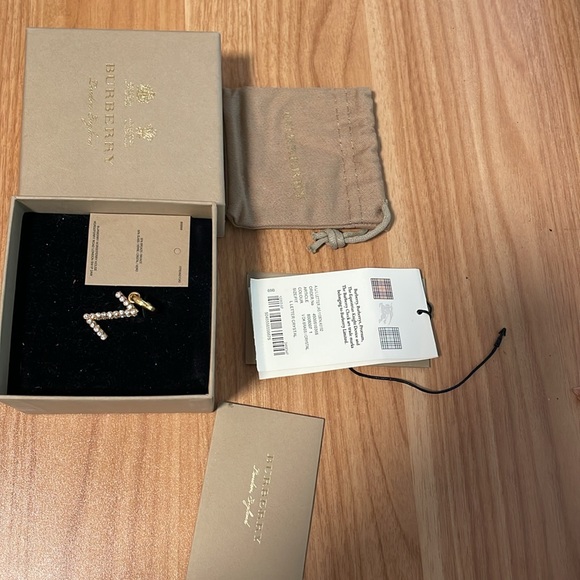 Burberry Ladies Gold Z Crystal-embellished Letter Charm - Picture 3 of 6